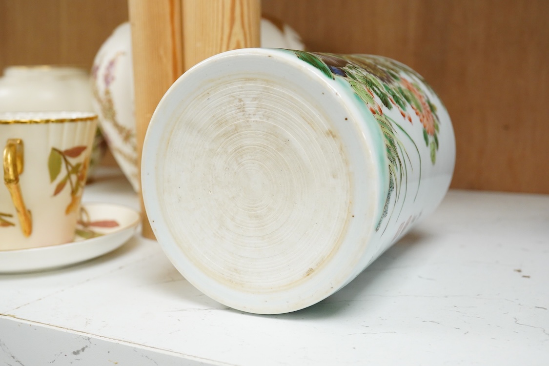 A Chinese famille verte cylindrical brush pot, decorated with birds and flowers, 13cm high